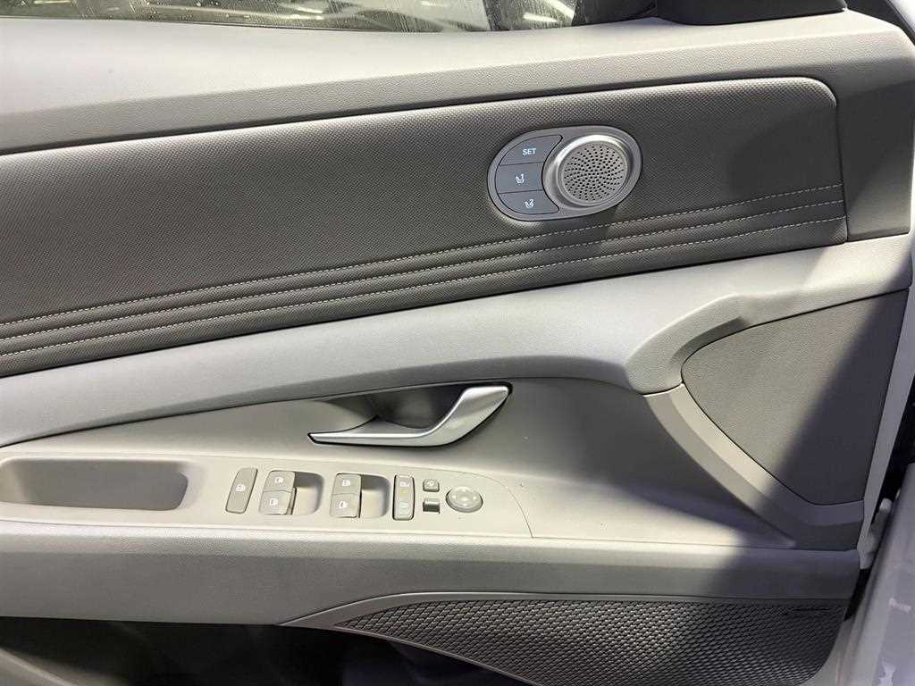 HYUNDAI Avante - Vista 7