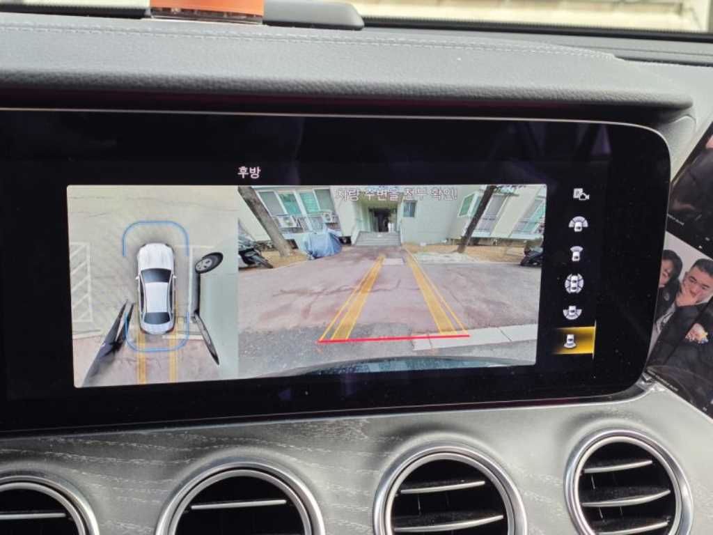 Mercedes Benz E class - Vista 12