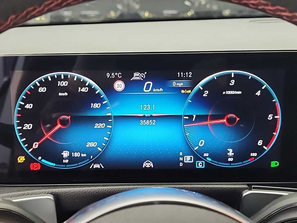 Mercedes Benz GLB Class - Vista 6