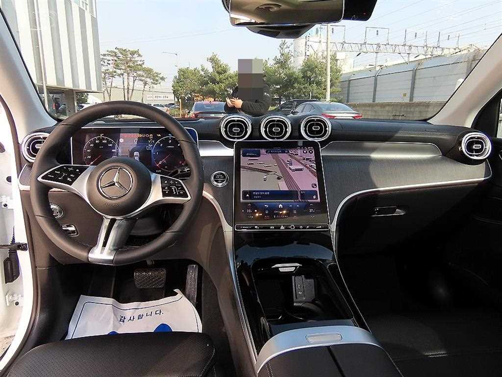 Mercedes Benz GLC Class - Vista 7