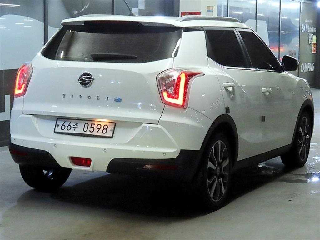 Ssangyong Tivoli - Vista 4