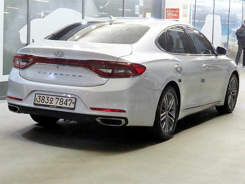 HYUNDAI Grandeur - Vista 4