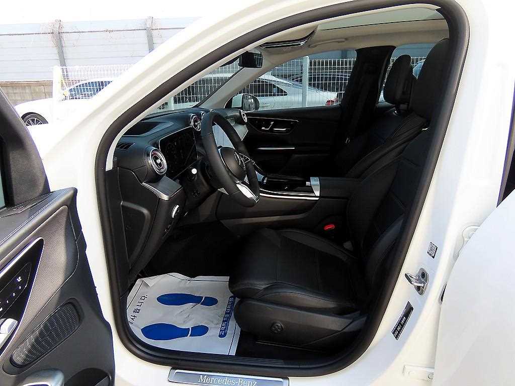 Mercedes Benz GLC Class - Vista 5