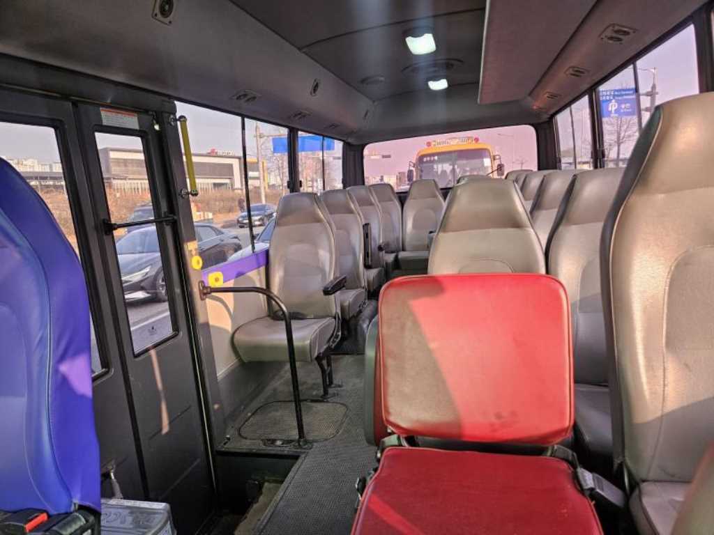 medium and large bus Hyundai bus - Vista 11