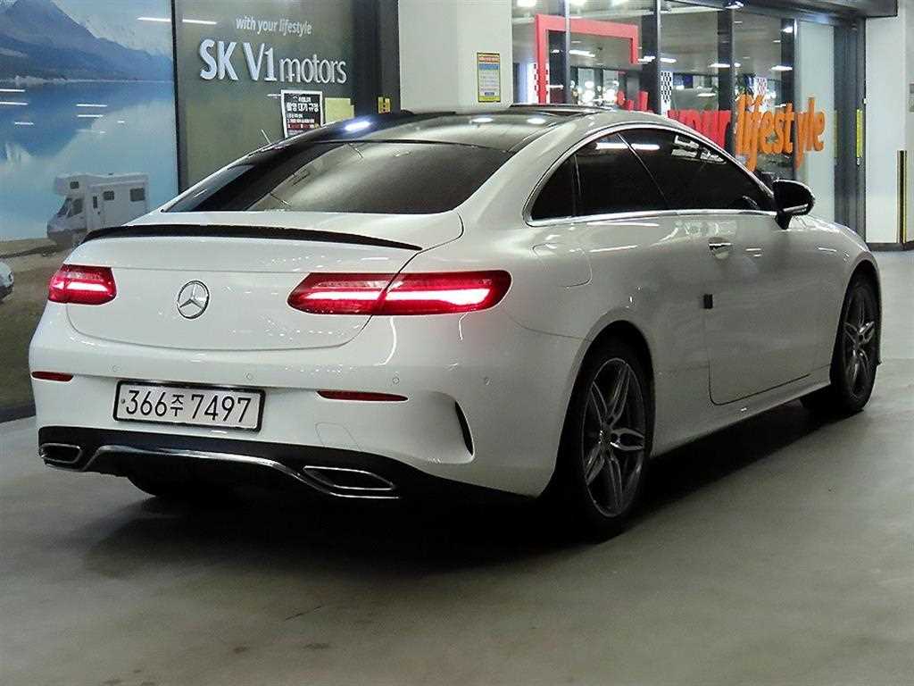 Mercedes Benz E class - Vista 4