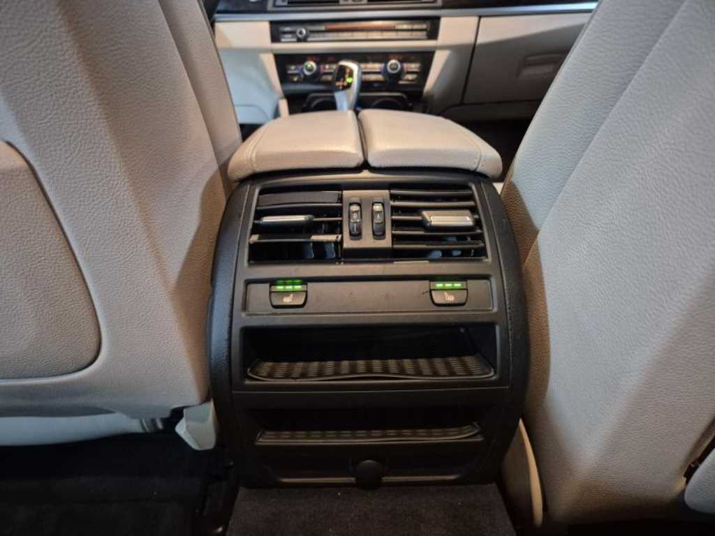 HYUNDAI Genesis - Vista 8