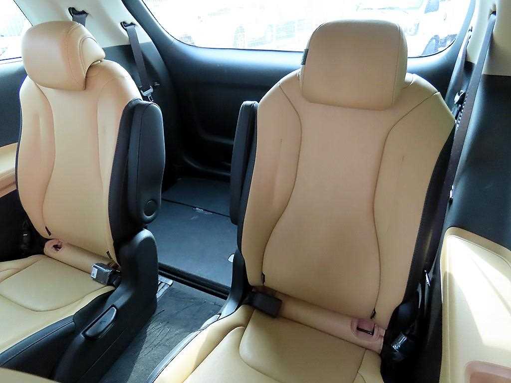 KIA Carnival - Vista 7