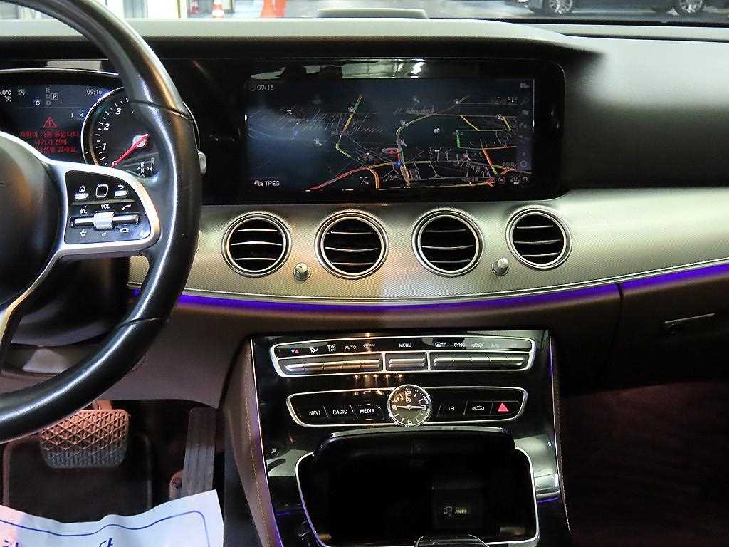 Mercedes Benz E class - Vista 11