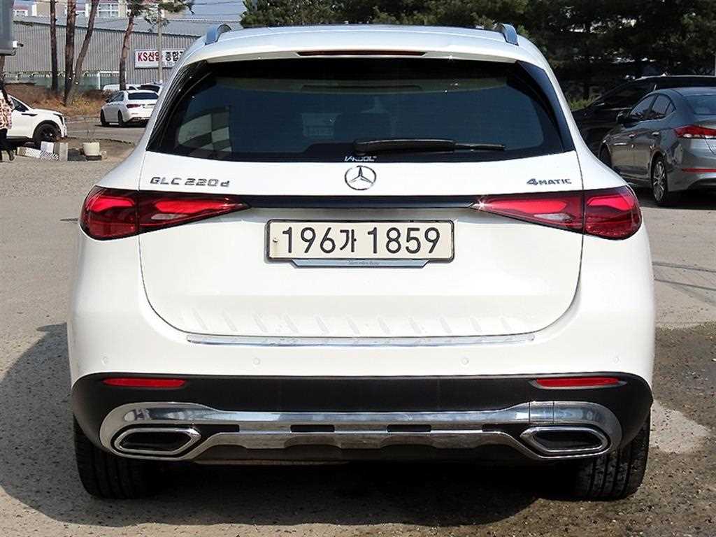 Mercedes Benz GLC Class - Vista 4