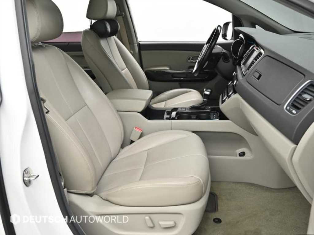 KIA Carnival - Vista 10