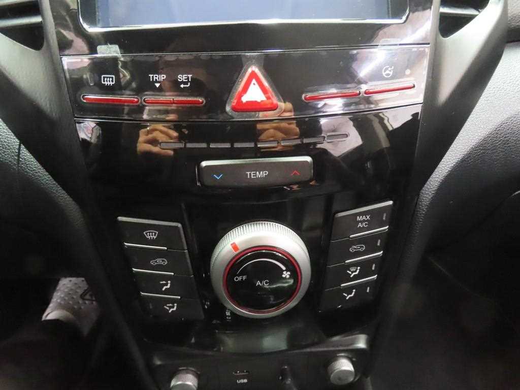 Ssangyong Tivoli - Vista 11