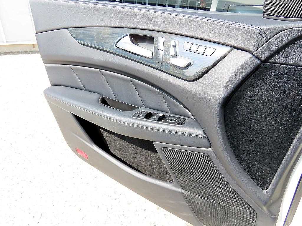 Mercedes Benz CLS Class - Vista 12