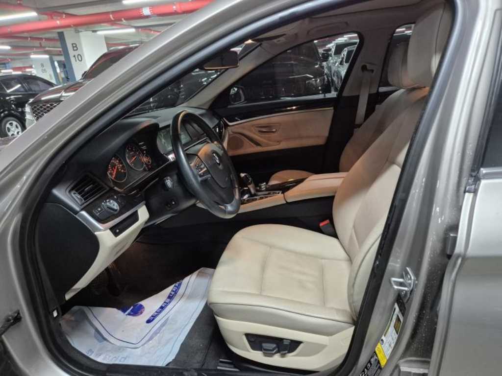 HYUNDAI Genesis - Vista 10