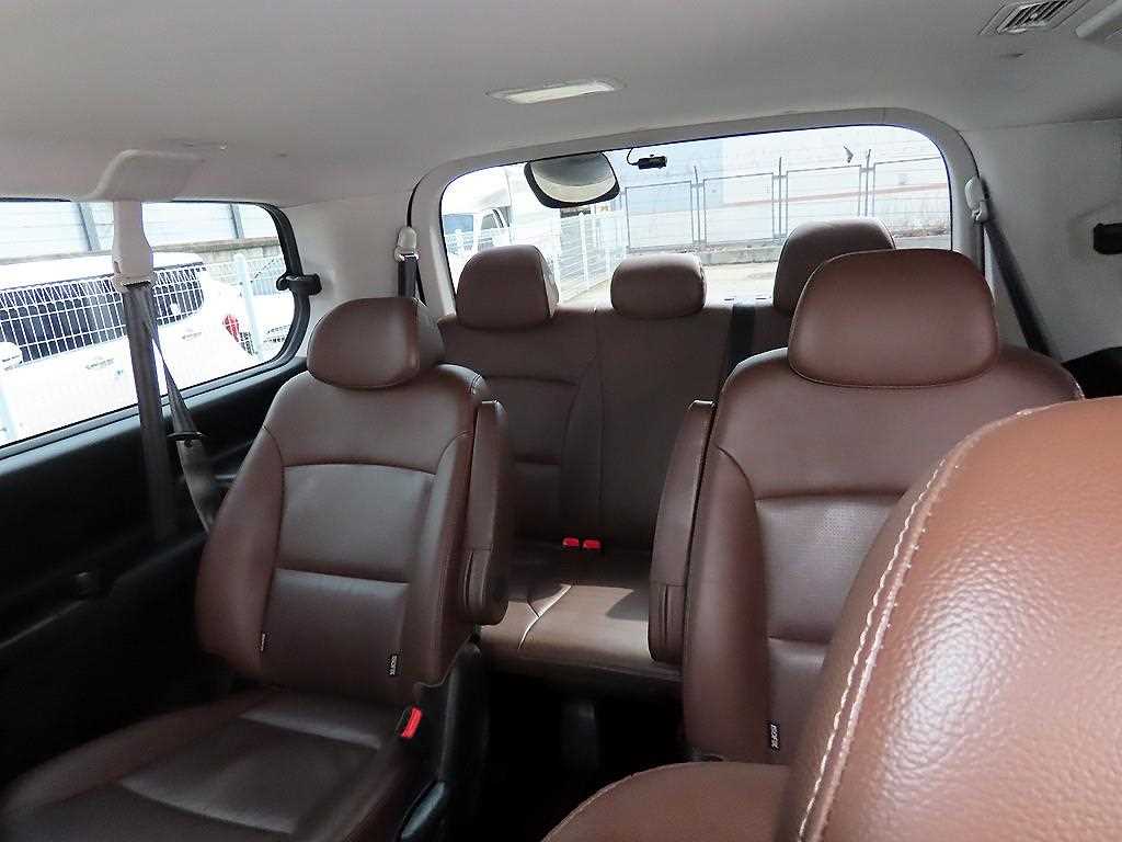 HYUNDAI Starex - Vista 7