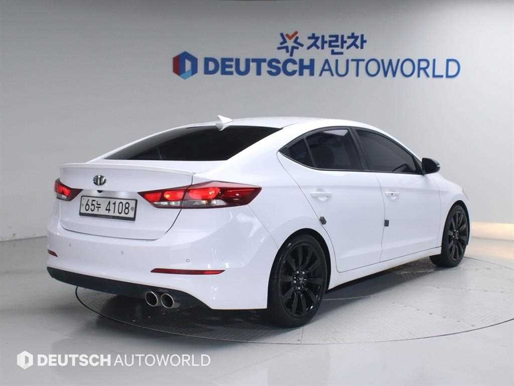 HYUNDAI Avante - Vista 3