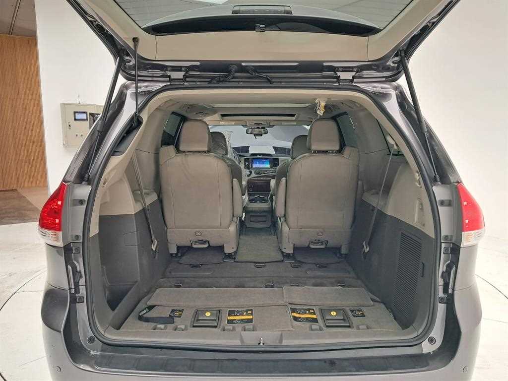 Toyota Siena 2014 Gris - Importación desde Corea - HF Imports Iquique - Foto 18