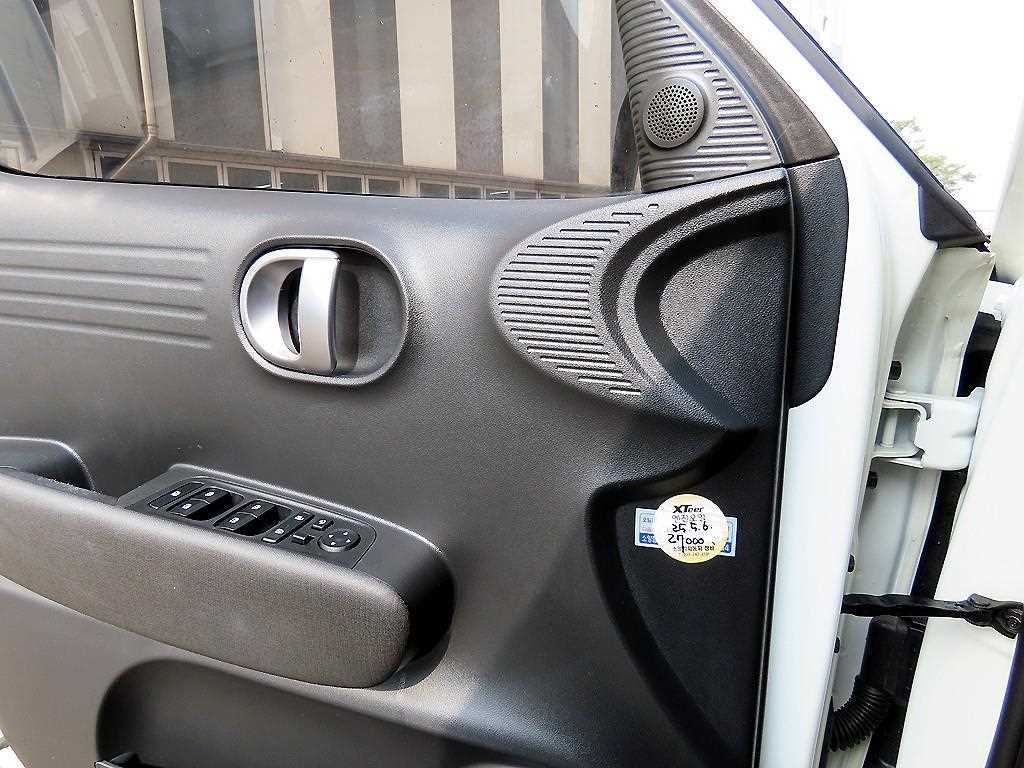 HYUNDAI Casper - Vista 11