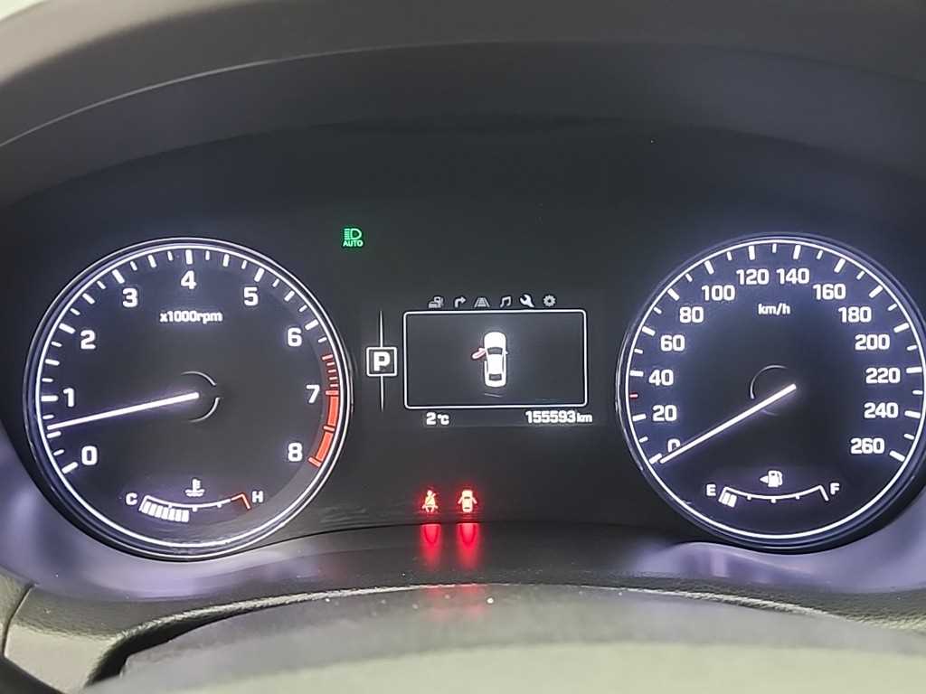 HYUNDAI Genesis - Vista 6