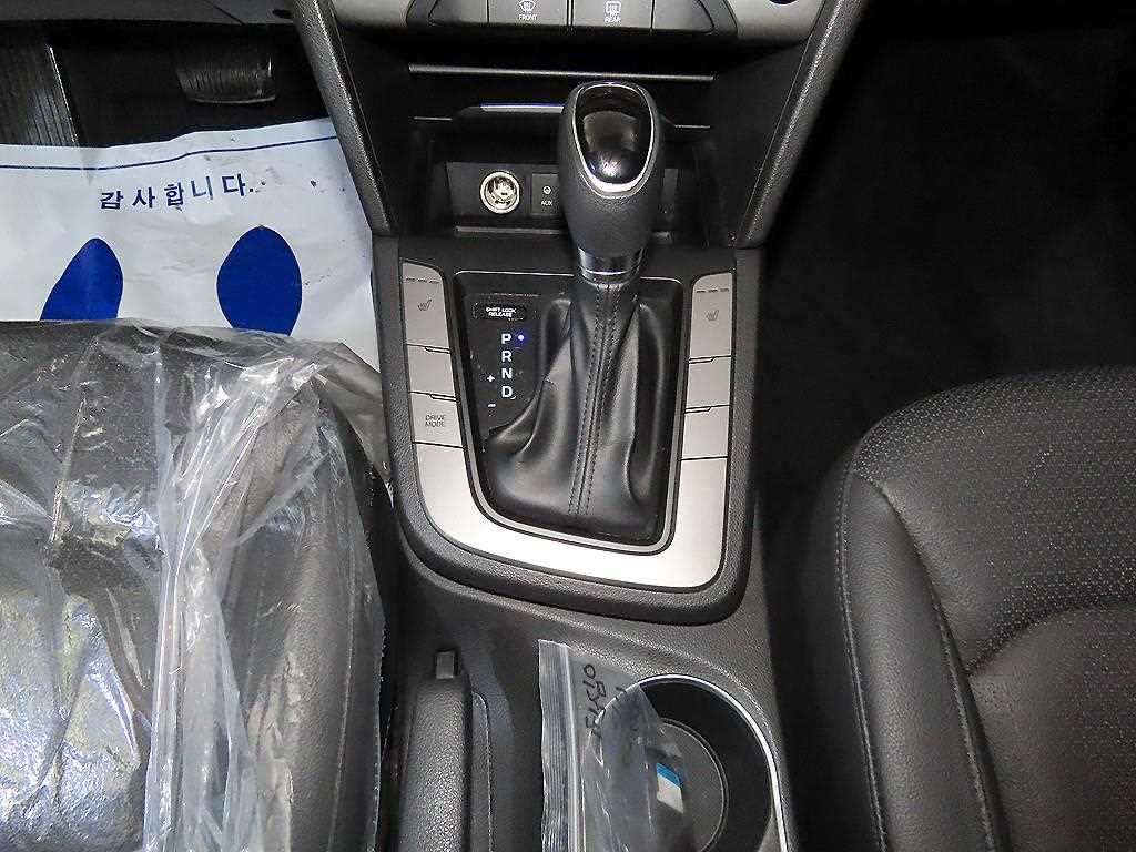 HYUNDAI Avante - Vista 12