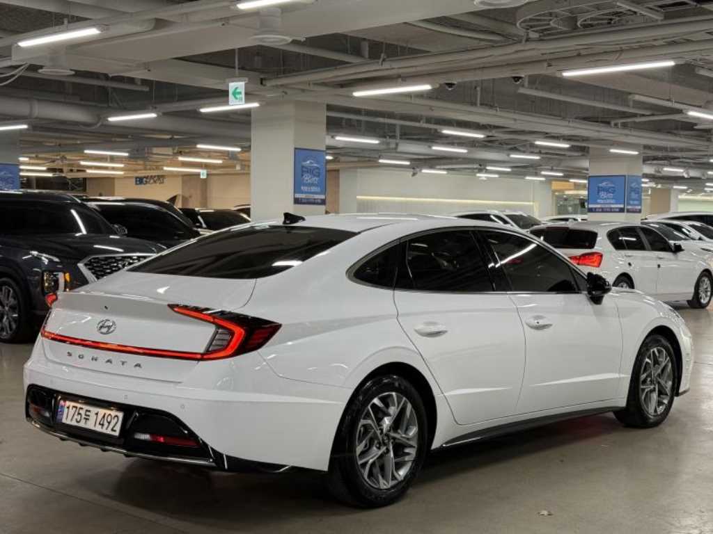 HYUNDAI Sonata - Vista 2