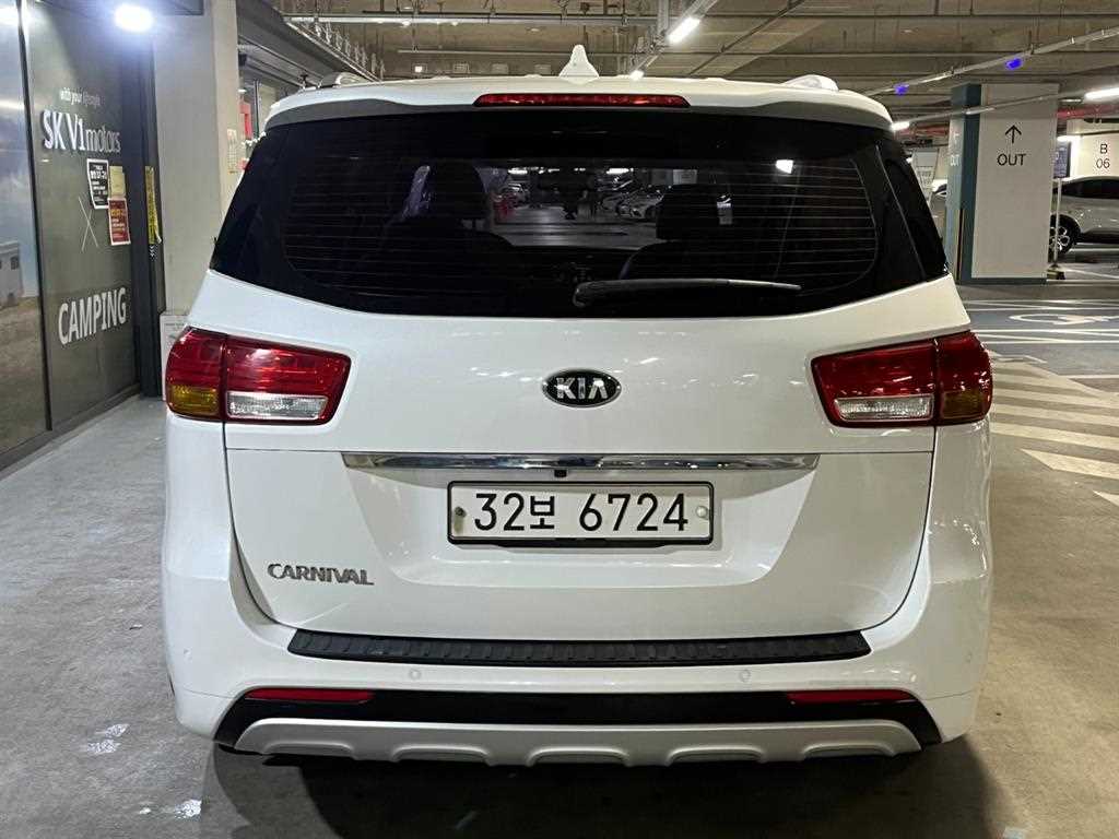 KIA Carnival - Vista 5