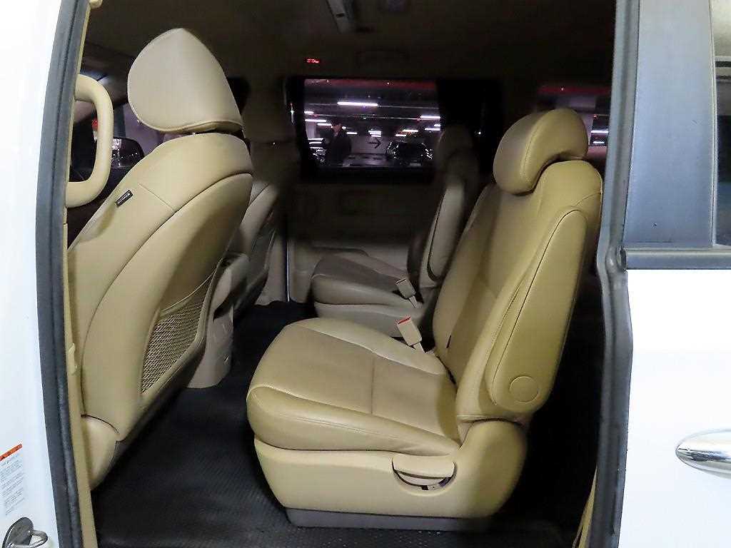 KIA Carnival - Vista 7