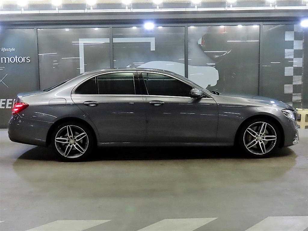 Mercedes Benz E class - Vista 3
