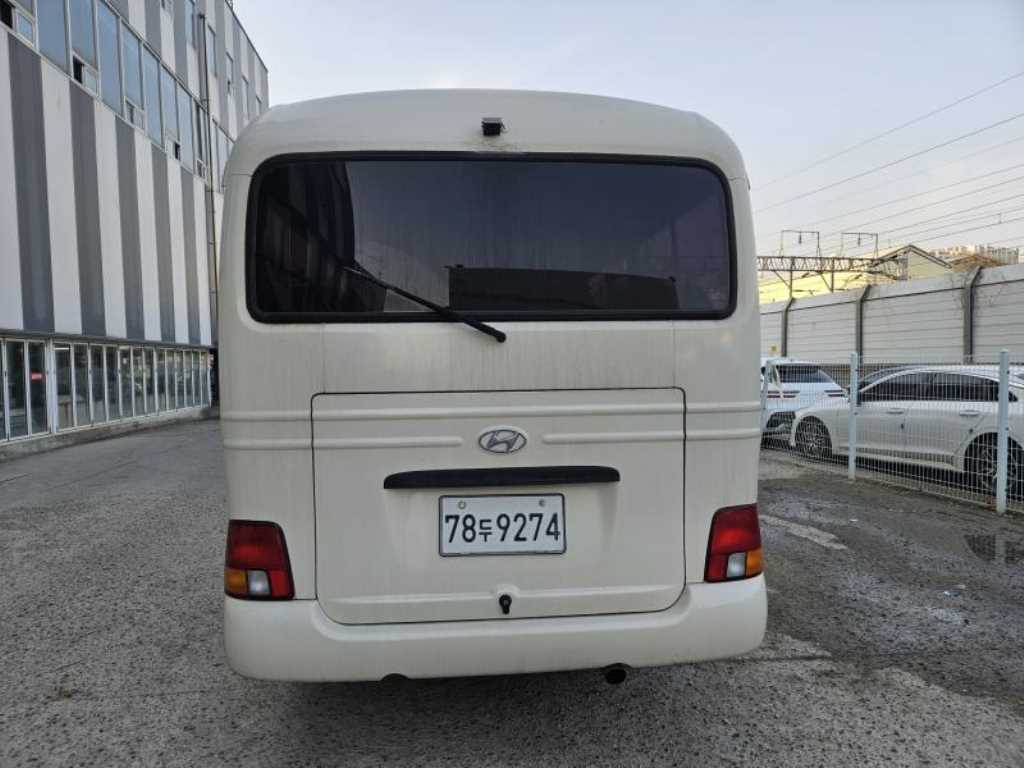 medium and large bus Hyundai bus - Vista 4