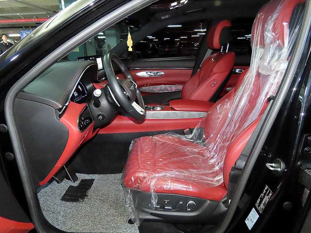 Genesis GV70 - Vista 6