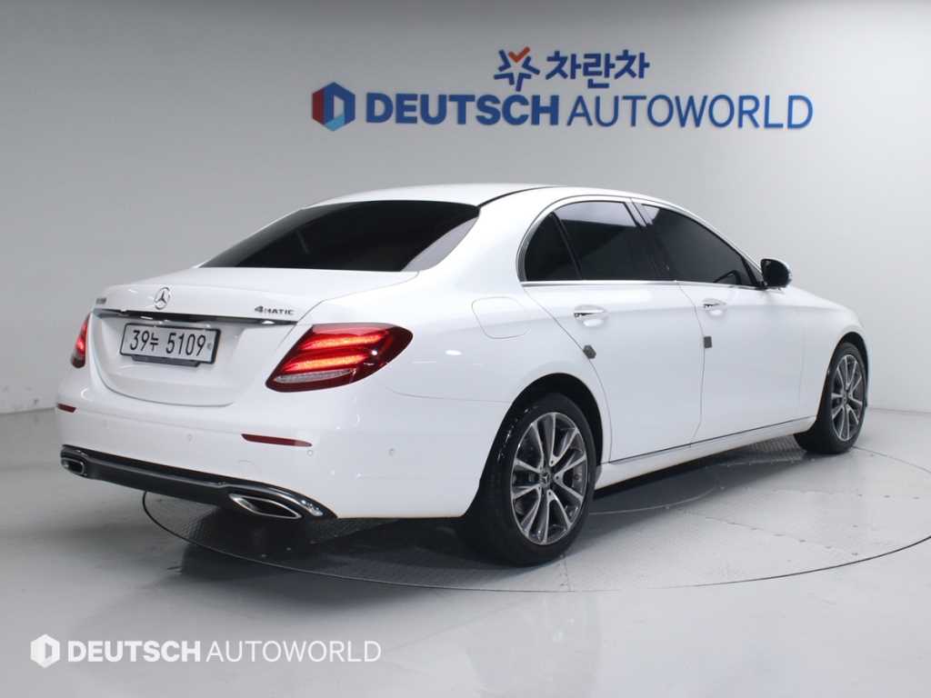 Mercedes Benz E class - Vista 2