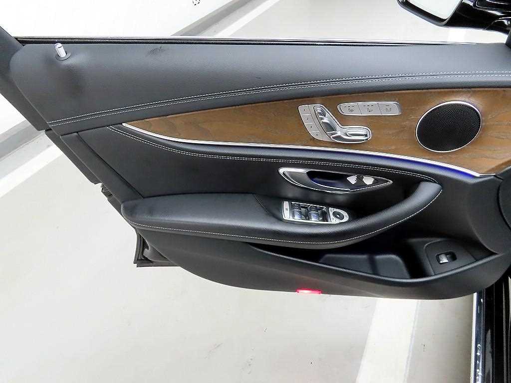 Mercedes Benz E class - Vista 11