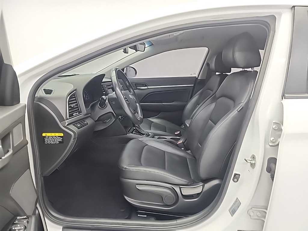 HYUNDAI Avante - Vista 11