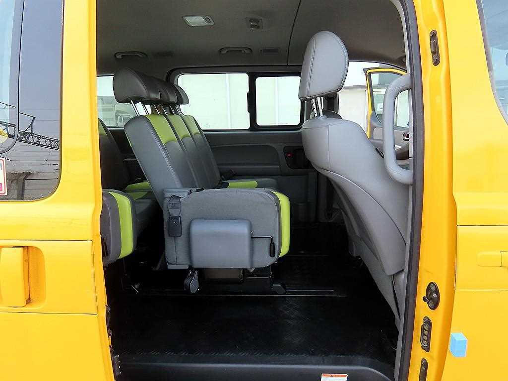 HYUNDAI Starex - Vista 6