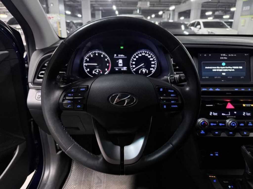 HYUNDAI Avante - Vista 5