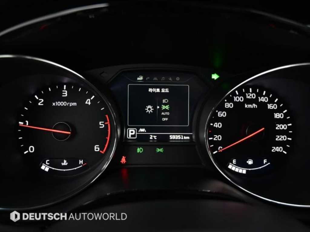 KIA Carnival - Vista 8