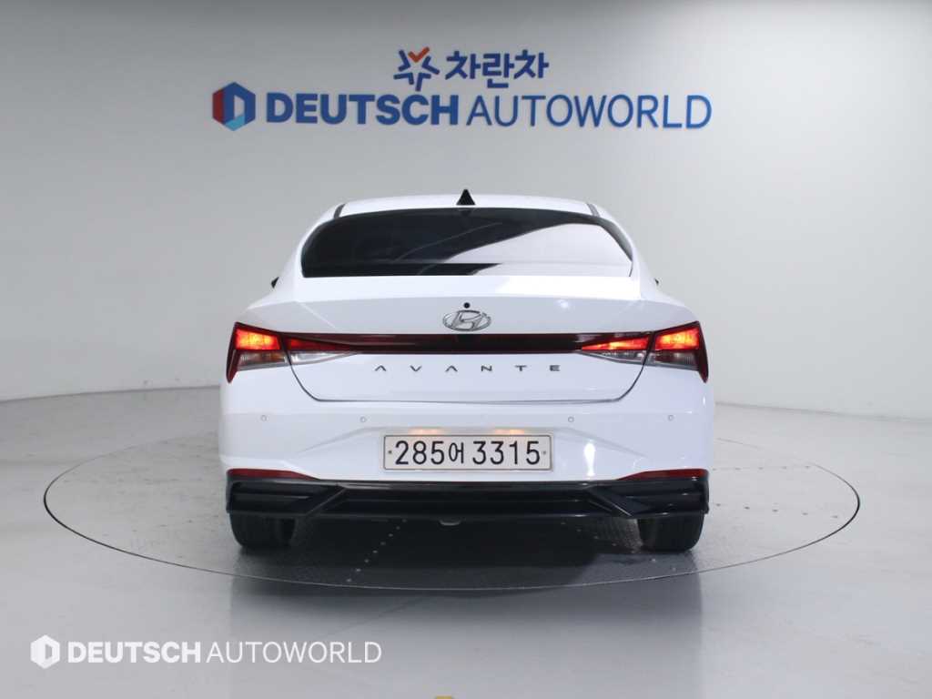 HYUNDAI Avante - Vista 5