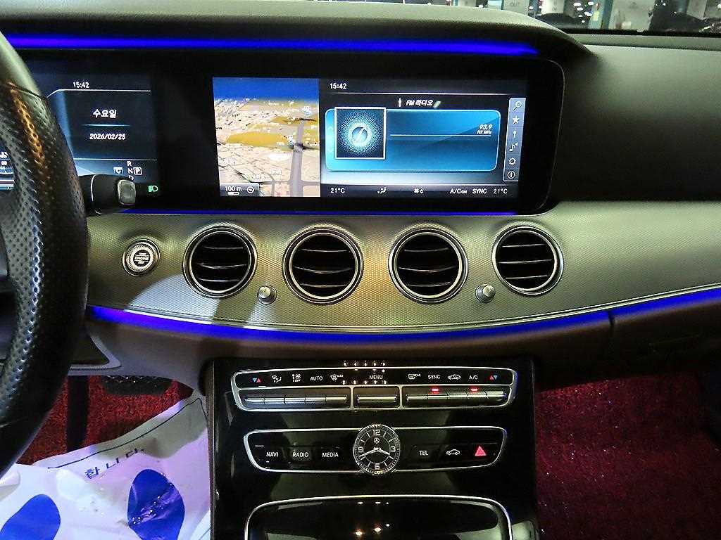 Mercedes Benz E class - Vista 11