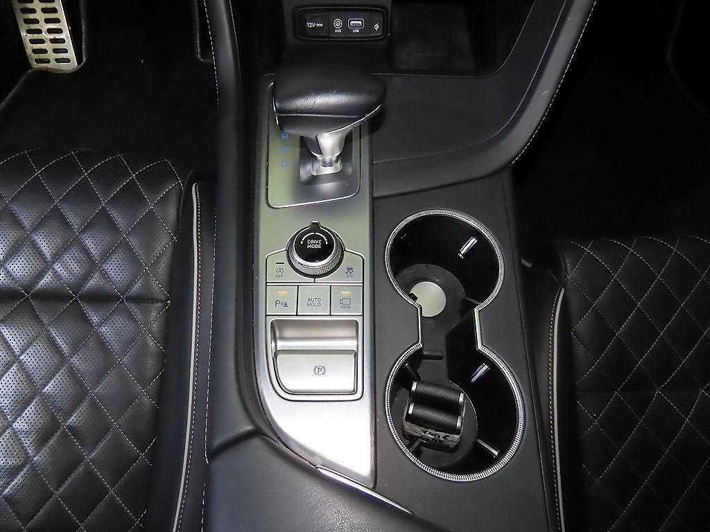 Genesis G70 - Vista 12