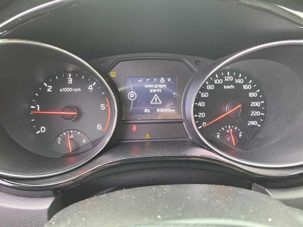 KIA Carnival - Vista 5