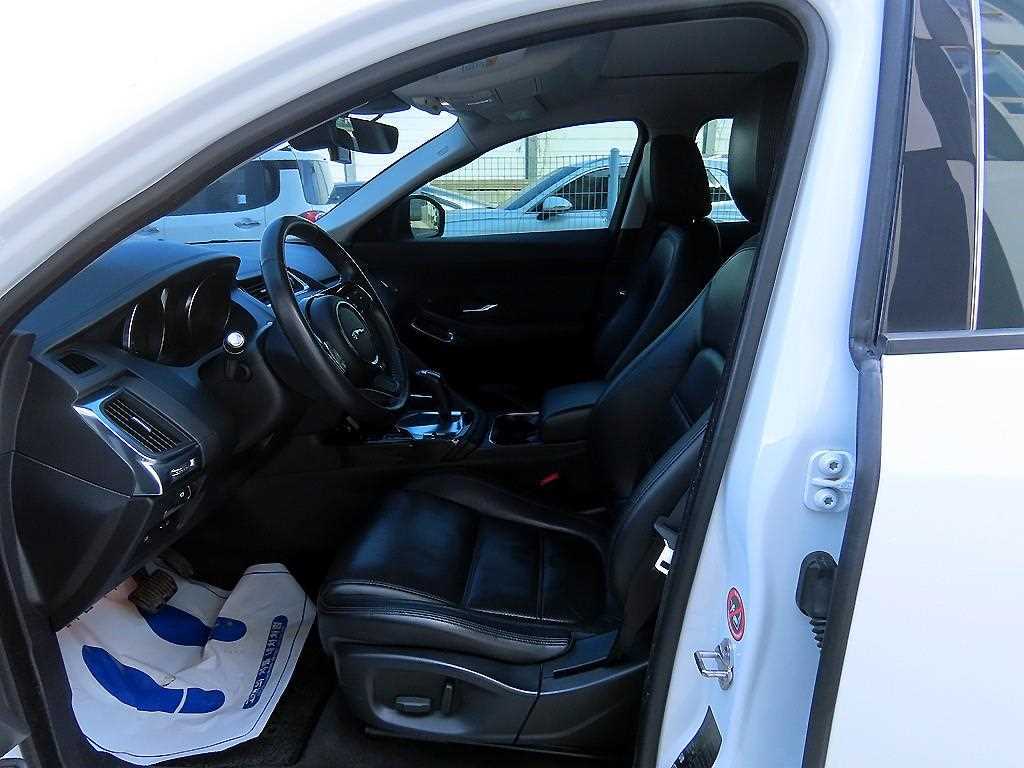 Jaguar E-PACE - Vista 5