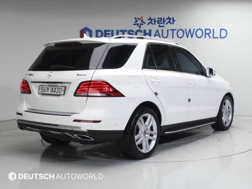 Mercedes Benz GLE Class - Vista 2