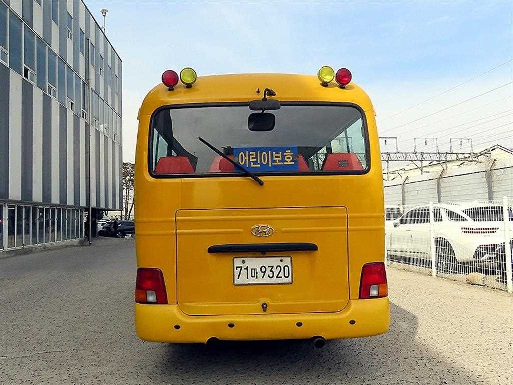 medium and large bus Hyundai bus - Vista 4