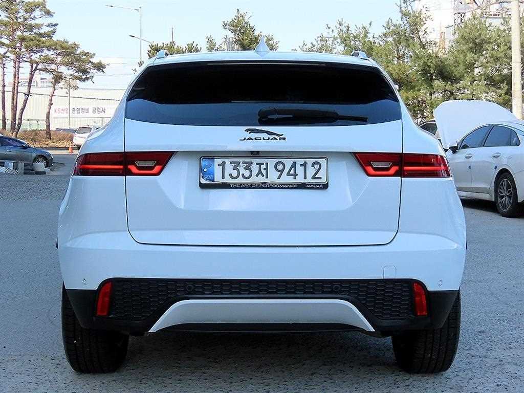 Jaguar E-PACE - Vista 4