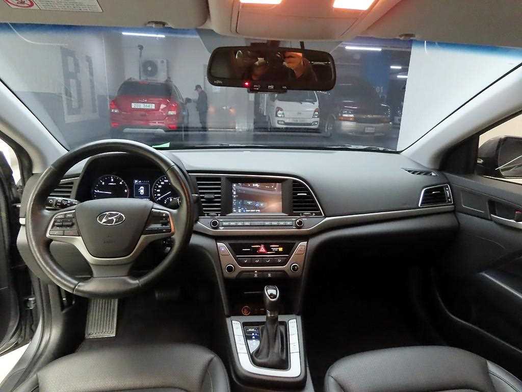 HYUNDAI Avante - Vista 7