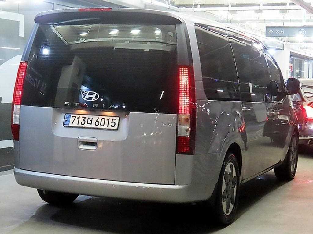HYUNDAI Staria - Vista 4