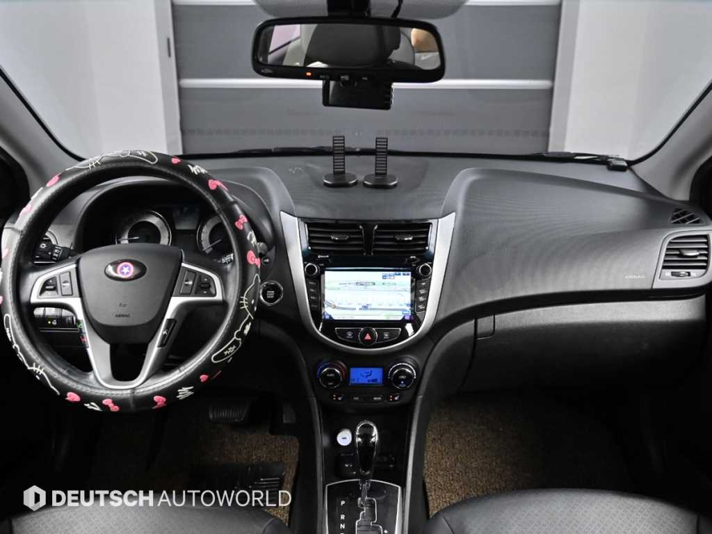 HYUNDAI Accent - Vista 7