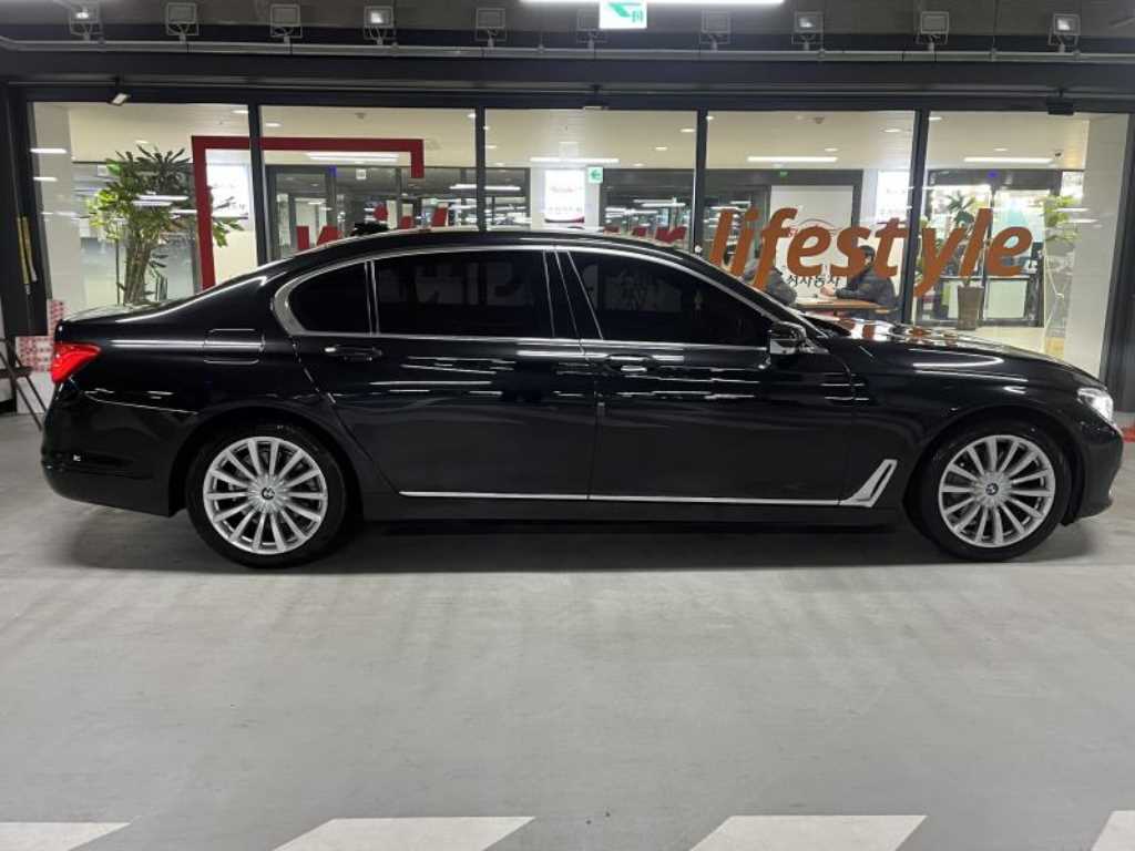 BMW 7 Series - Vista 3