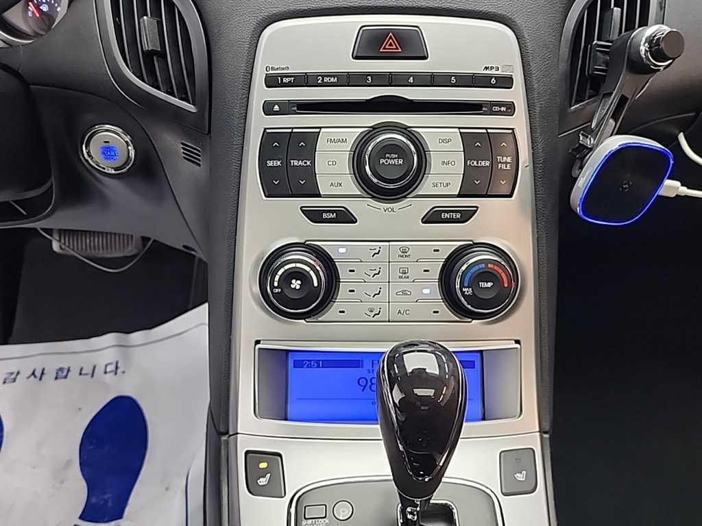 HYUNDAI Genesis - Vista 10