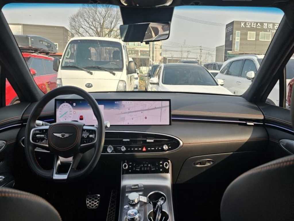 Genesis GV70 - Vista 5