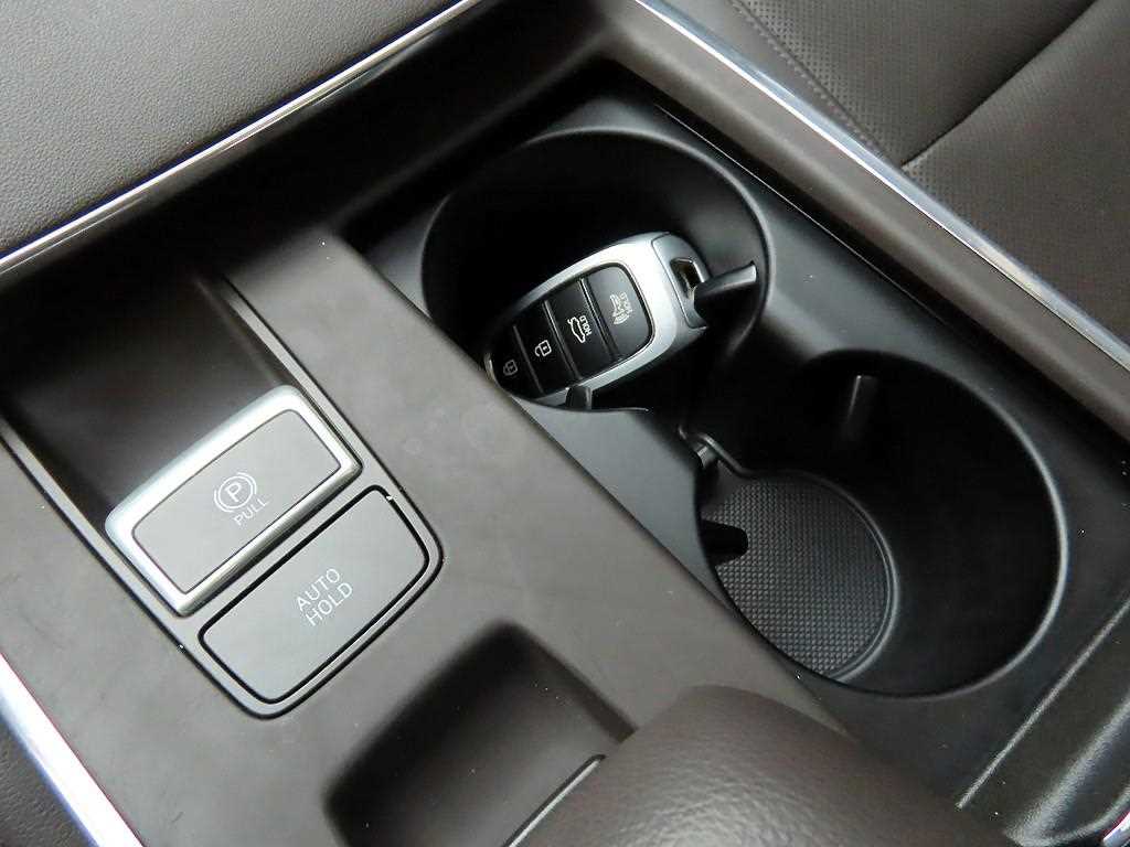 HYUNDAI Grandeur - Vista 11